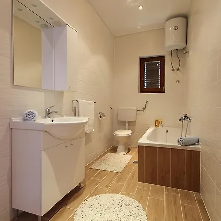 Guest house Apartments&room Babic