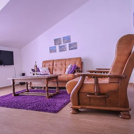 Apartments&room Babic Guest house 3*