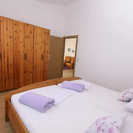 Apartments&room Babic Guest house 3*