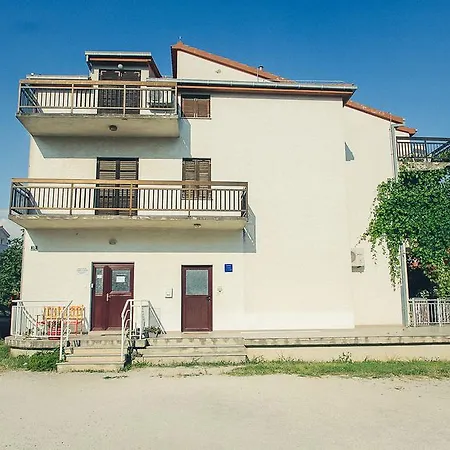 Guest house Apartments&room Babic